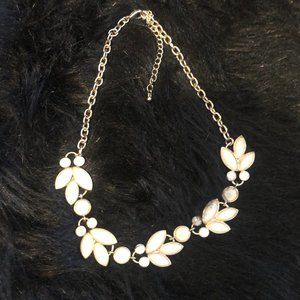 Classy | Necklace | Gold & White